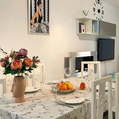 Jardin En El Centro De アパート カルプ